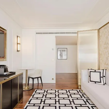 Otel Chiado &