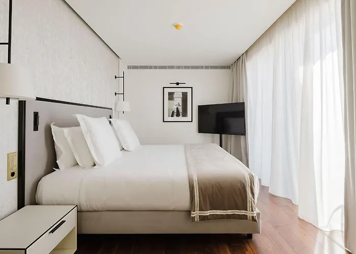 Chiado & 5* ליסבון