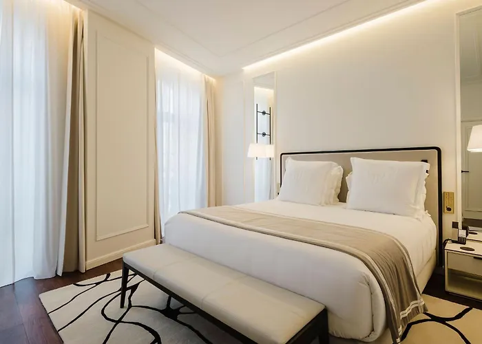 Chiado & 5* ליסבון